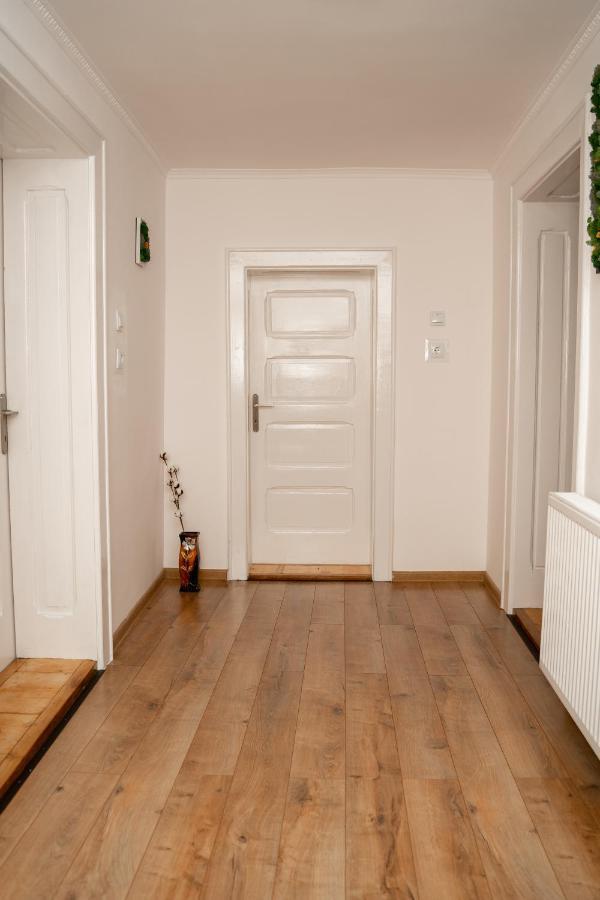 Apartament Panoramic La Casa In Comuna Răşinari Buitenkant foto